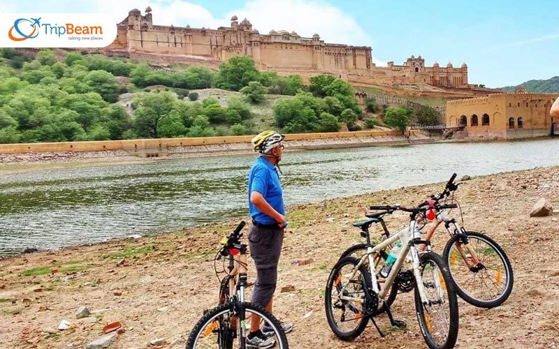 Cycle or trek to Nahargarh Fort